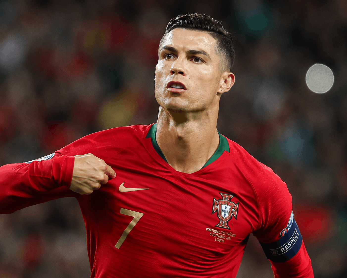 গোল করার পর নিজের বিখ্যাত উদযাপনে মেতে উঠেছেন ক্রিশ্চিয়ানো রোনালদো।